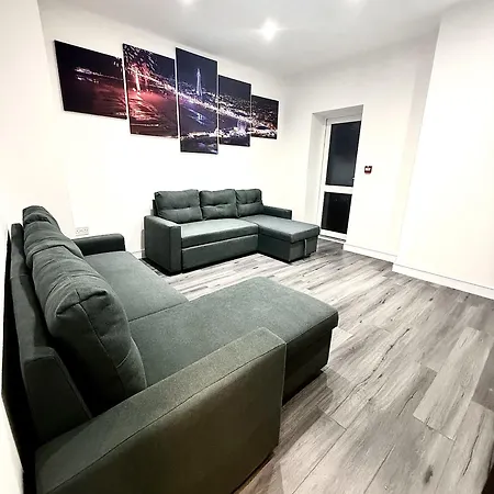 Apartment Hornby Luxury Hot Tub And Jacuzzi Suites
