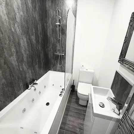 Hornby Luxury Hot Tub And Jacuzzi Suites Apartment Blackpool