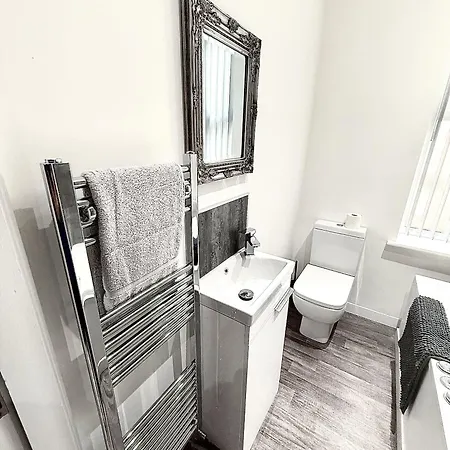 Hornby Luxury Hot Tub And Jacuzzi Suites *