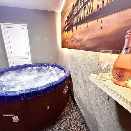 Hornby Luxury Hot Tub And Jacuzzi Suites