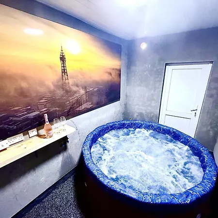 Apartment Hornby Luxury Hot Tub And Jacuzzi Suites