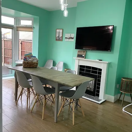 Дом отдыха Spacious Family Minutes From The *