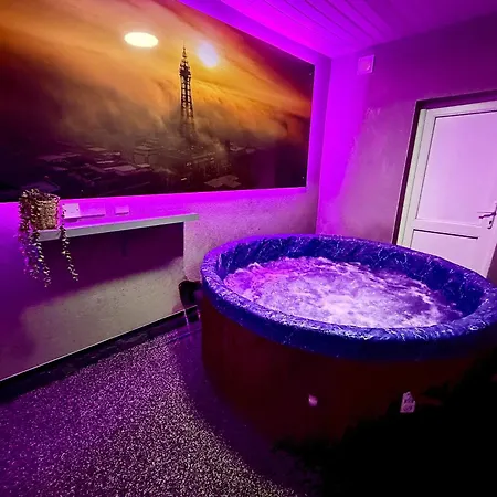 Hornby Luxury Hot Tub And Jacuzzi Suites * Blackpool