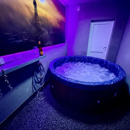 Apartment Hornby Luxury Hot Tub And Jacuzzi Suites