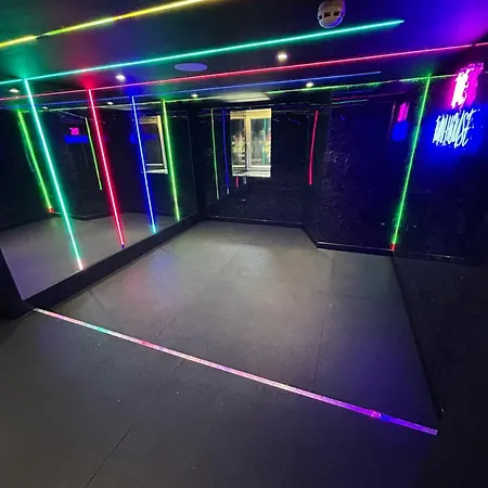 New - The Fun House - Private Nightclub بيت للعطل بلاكبول