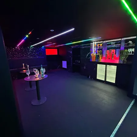 بيت للعطل New - The Fun House - Private Nightclub بلاكبول