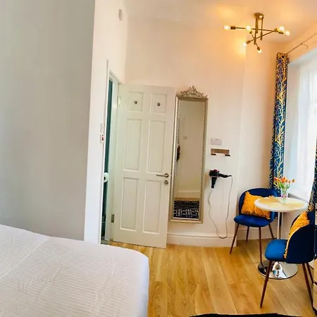 Double With Private Bathroom 16 Havelock Street - 6 Гостевой дом Блэкпул