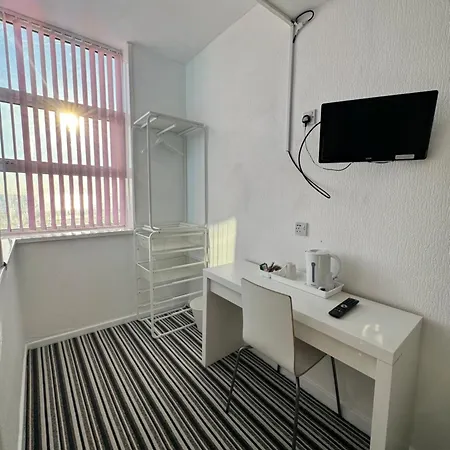 On The Beach Hotel 3* Блэкпул