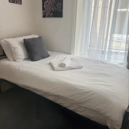 Casa de hóspedes At 22 *