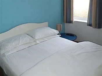 Friends Hotel Bed & Breakfast 4*
