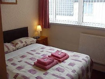 Beverley Dean - Children Over 5 Years Welcome - Continental Breakfast Bed & Breakfast Blackpool