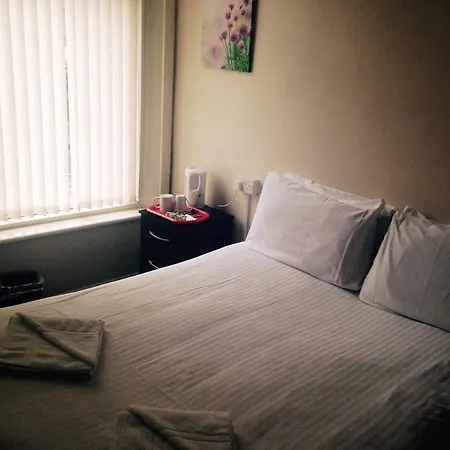 Peek-A-Booze - Budget Hotel - Adults Only 2* Blackpool