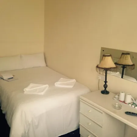 Peek-A-Booze - Budget Hotel - Adults Only 2* Blackpool