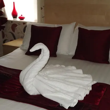 Гостевой дом The Strathdon 4*