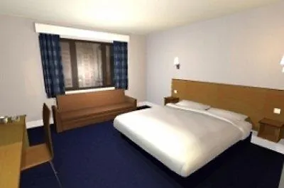 Travelodge South Shore Hotell 3*