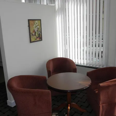 Hotel Chequers Plaza