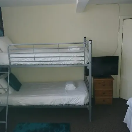 The Wakefield House 2*