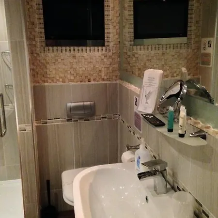 Manor House 3*