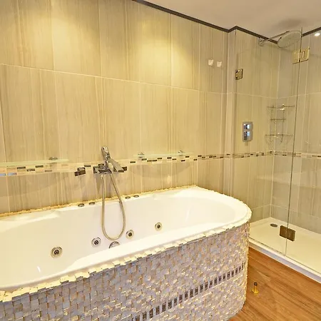 Bed & Breakfast Manor House Blackpool