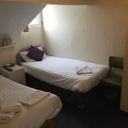 Hayward Hotel 2*