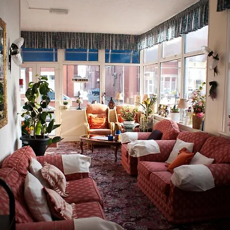 The Highfield Private 2* Блэкпул