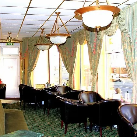 Balmoral 3* Blackpool