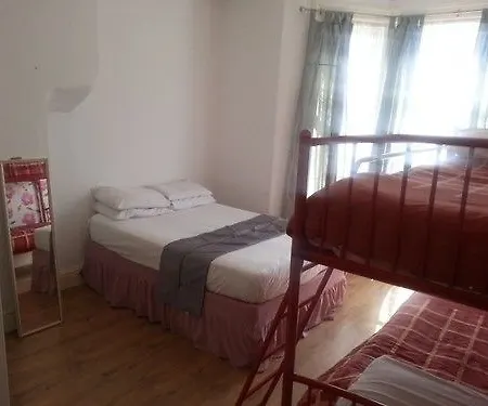 Uk Travel & Hospitality Ltd Ta Canberra 3*