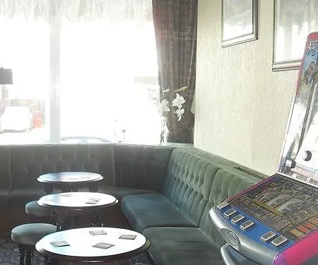 Beverley Dean - Children Over 5 Years Welcome - Continental Breakfast Blackpool