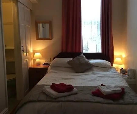 Beverley Dean - Children Over 5 Years Welcome - Continental Breakfast Blackpool