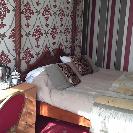 The Trafalgar Guest house 3*