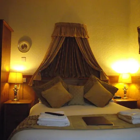 The Molly House 4*