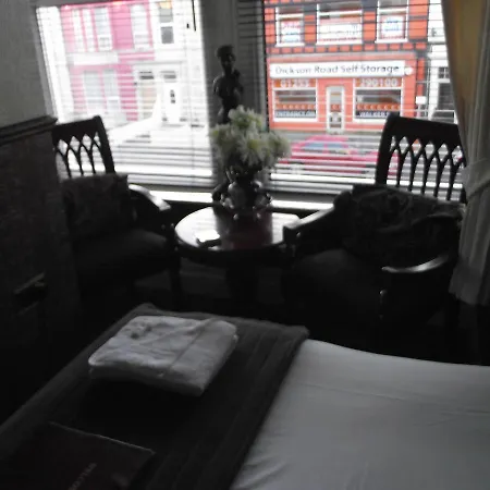 The Molly House 4*