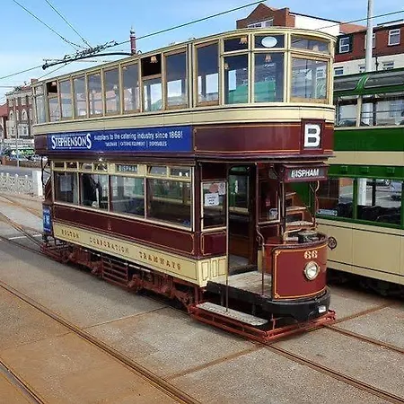 Bed & Breakfast Famille - Famille Group Blackpool