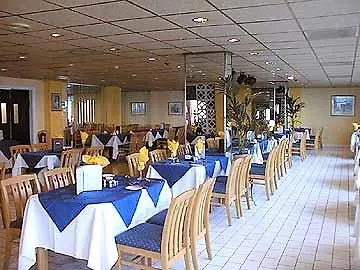 Chequers Plaza 2*