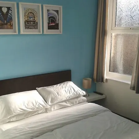 Bed & Breakfast Friends Hotel 4*