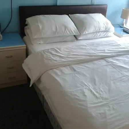 Bed & Breakfast Friends Hotel 4*