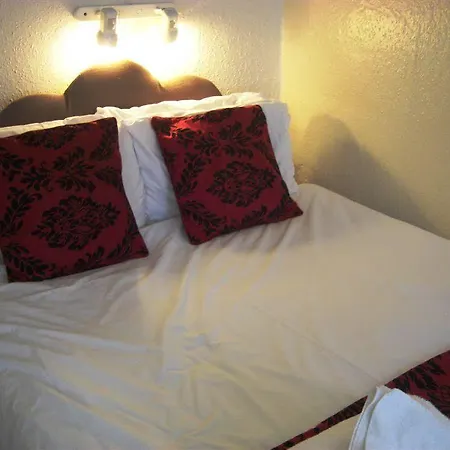 Hotel The 3*