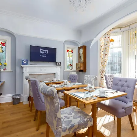 The Beechcliffe - Over 35's Only בית הארחה 3*