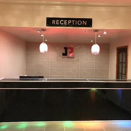 Hello Roomz - Pleasure 3*