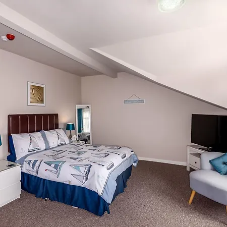 By The Seaside 4*