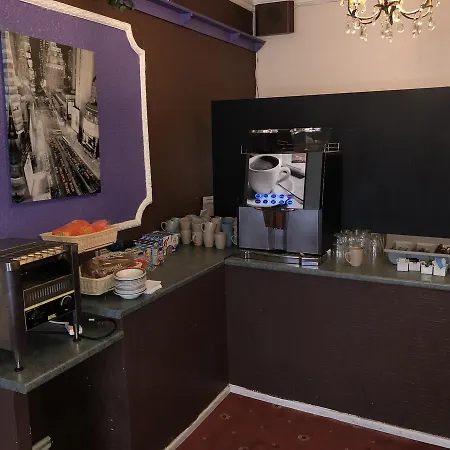 Hotel The 3*