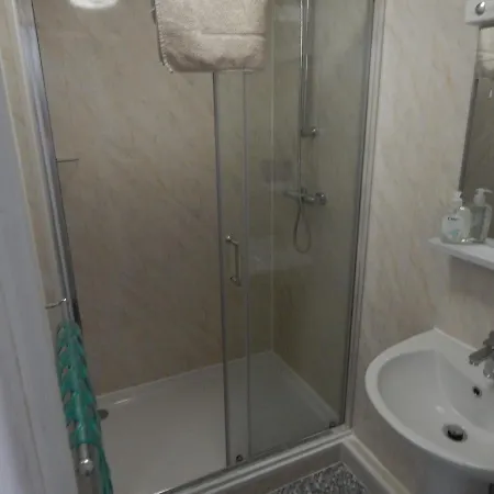 Bed & Breakfast Llanryan 3*