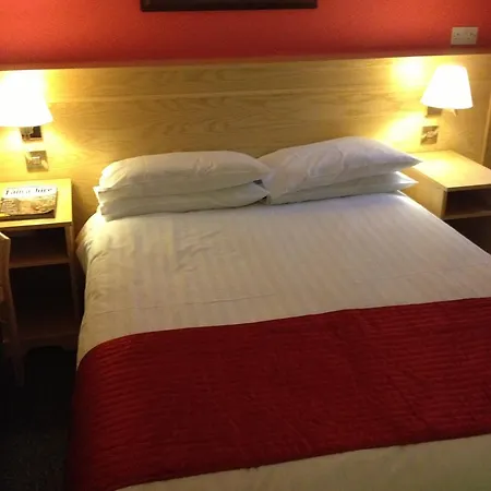 Hotel Chequers Plaza 2*