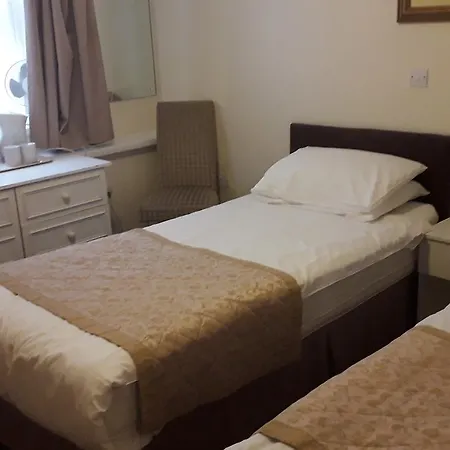 Chequers Plaza Hotel
