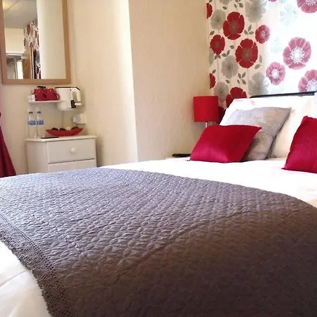 Bed & Breakfast Benson - Small Families & Couples Only Blackpool