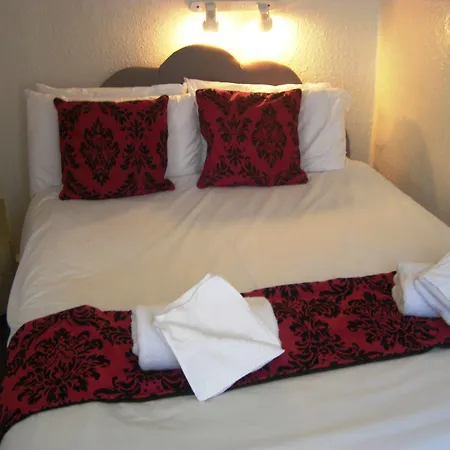 Hotel The 3*