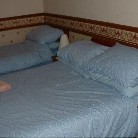 Tuxford House Гостевой дом 2*