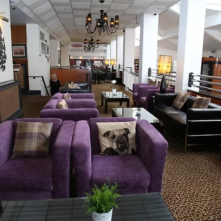 On The Prom At The Fernlea 3*