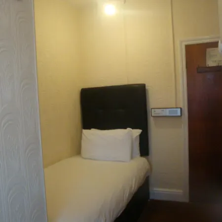 The Sandhurst 2* Blackpool