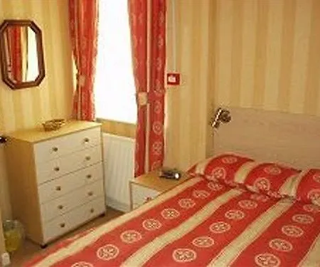 Bridle Apartment *